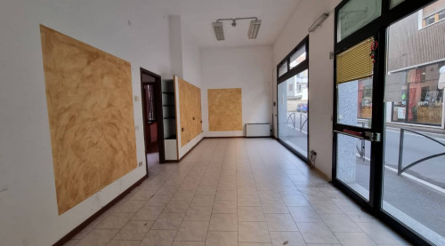 Locale commerciale in affitto