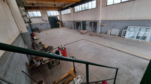 Capannone in vendita