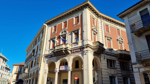 Locale commerciale in vendita