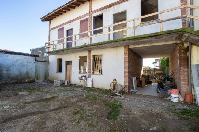 Appartamento in corte in vendita