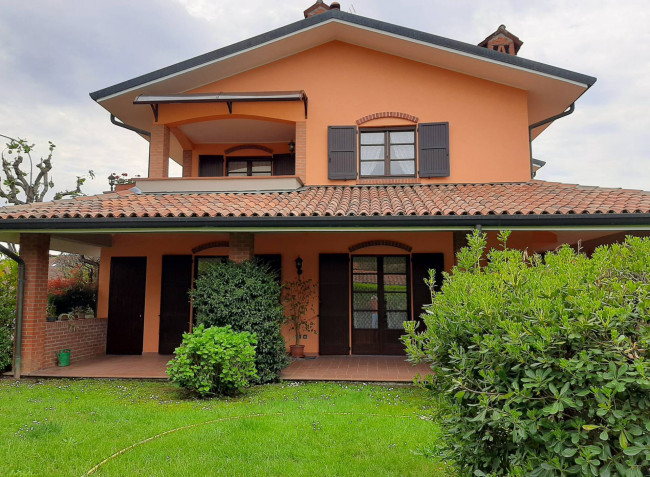 Villa in vendita a Robecco Sul Naviglio (MI)
