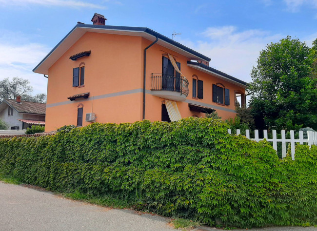 Villa in vendita a Robecco Sul Naviglio (MI)
