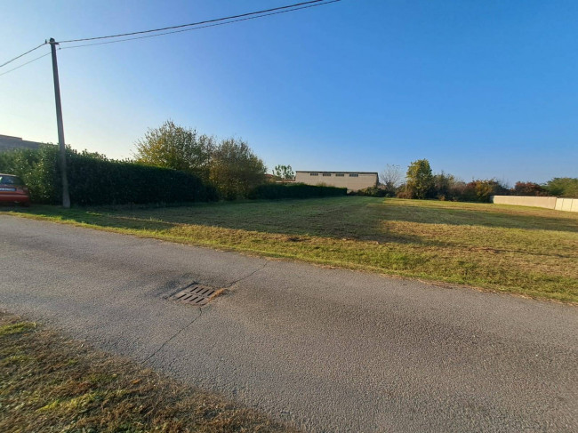 Terreno edificabile in vendita a Marcallo Con Casone (MI)