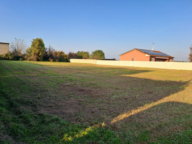 Terreno edificabile in vendita a Marcallo Con Casone (MI)