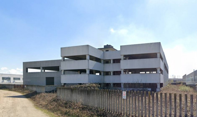 Capannone in vendita