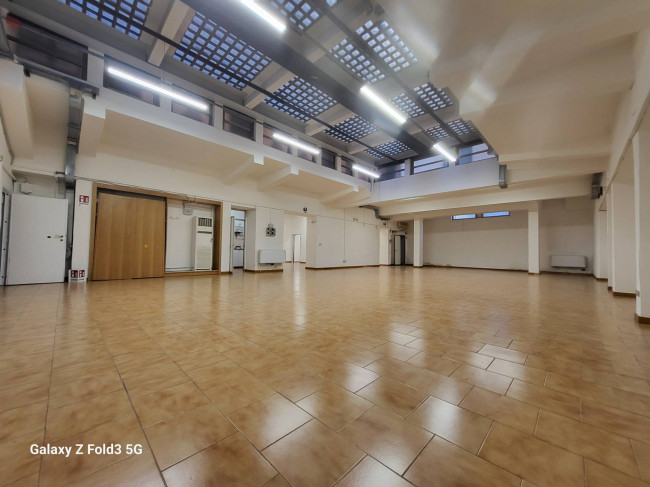 Locale commerciale in vendita