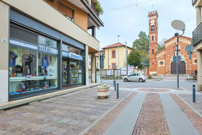 Locale commerciale in vendita