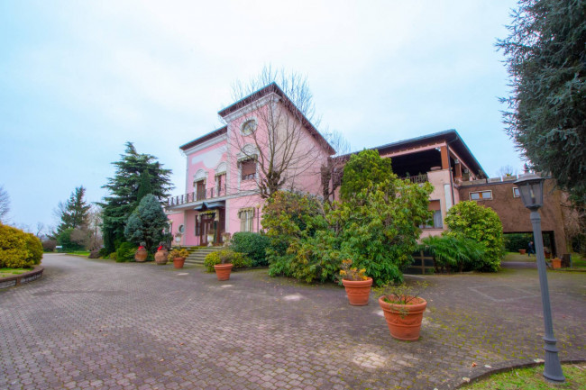 Intero Stabile in vendita