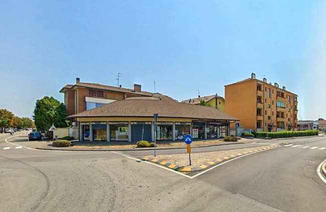 Locale commerciale in vendita
