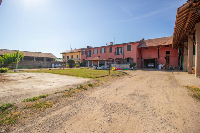 Intero Stabile in vendita