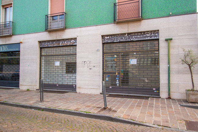 Locale commerciale in affitto