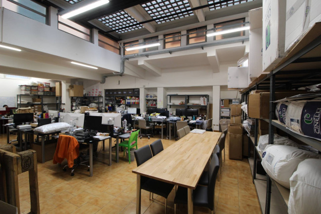 Locale commerciale in vendita