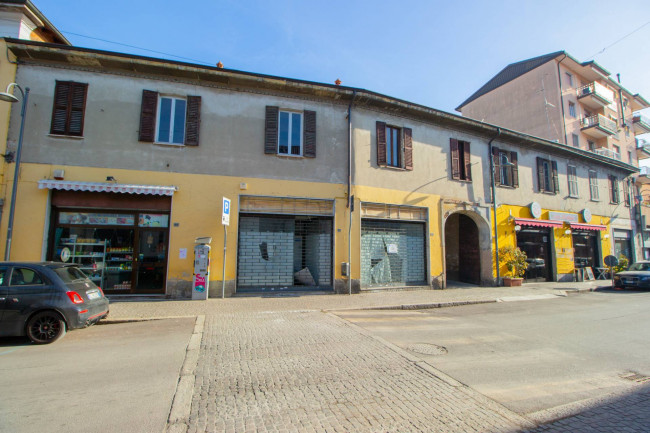 Intero Stabile in vendita