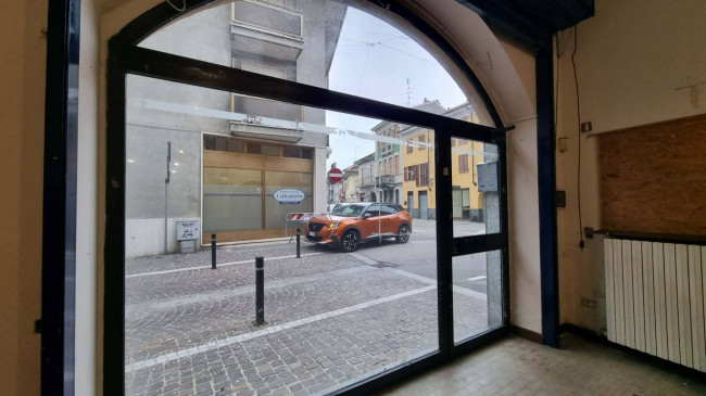 Locale commerciale in vendita