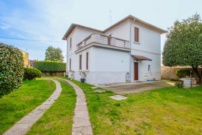 Villa bifamiliare in vendita