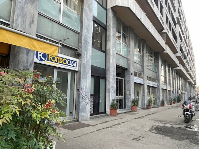 Locale commerciale in vendita