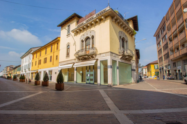 Locale commerciale in affitto