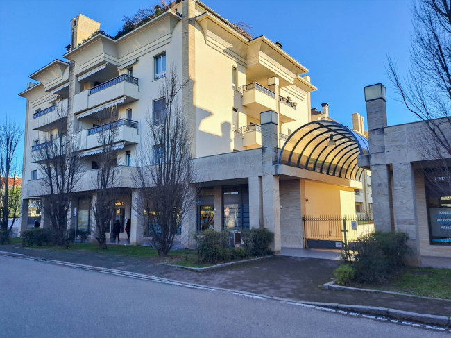 Locale commerciale in vendita