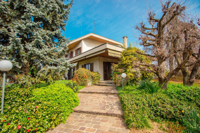 Villa bifamiliare in vendita