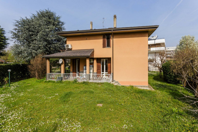 Appartamento in villa in vendita