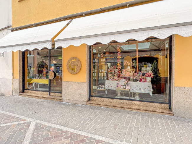 Attività commerciale in vendita