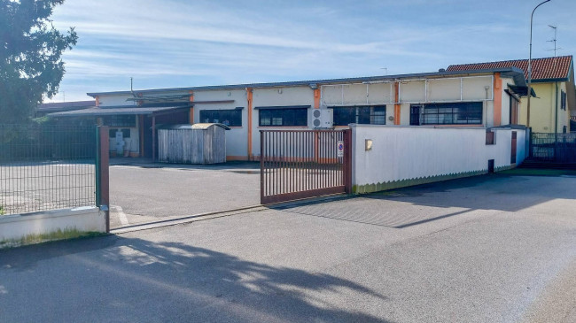 Locale commerciale in affitto