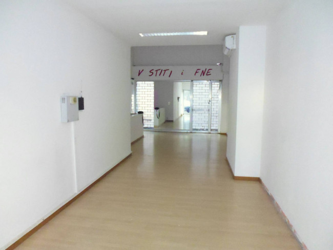 Locale commerciale in vendita