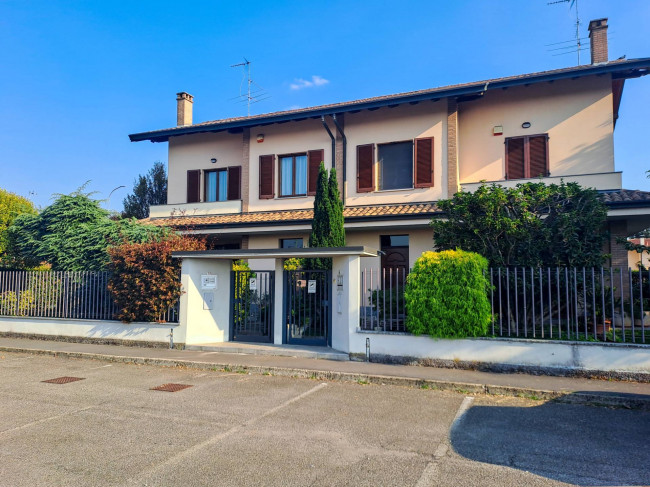 Porzione di villa bifamiliare in vendita