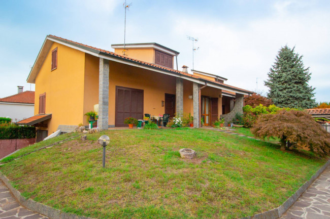 Porzione di villa bifamiliare in vendita