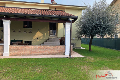 Villa in vendita a Sommacampagna