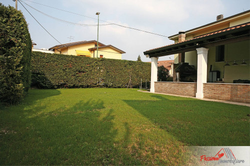 Villa in vendita a Sommacampagna