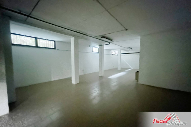Locale commerciale in affitto a Verona