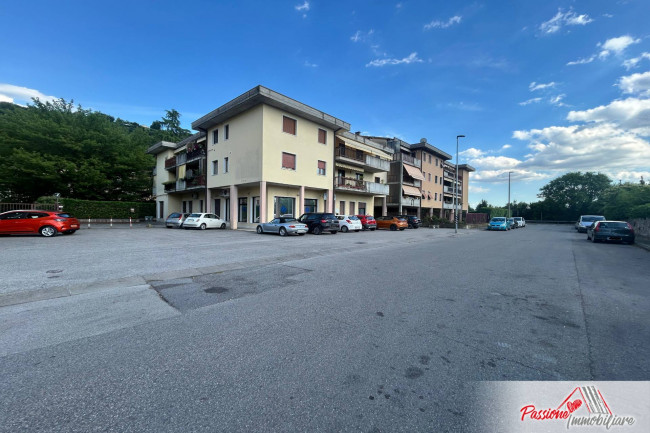 Locale commerciale in affitto a Verona