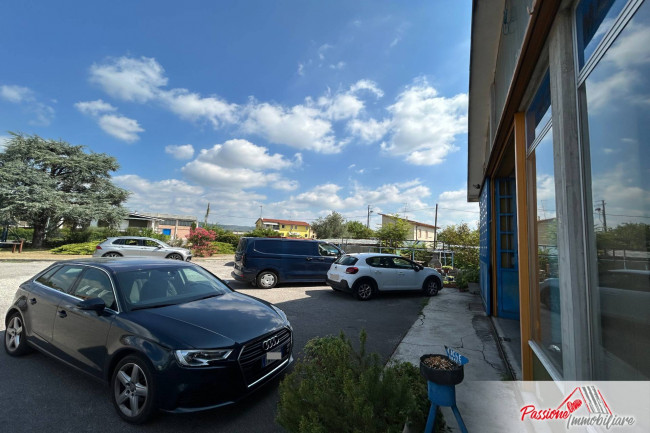 Locale commerciale in vendita a Verona