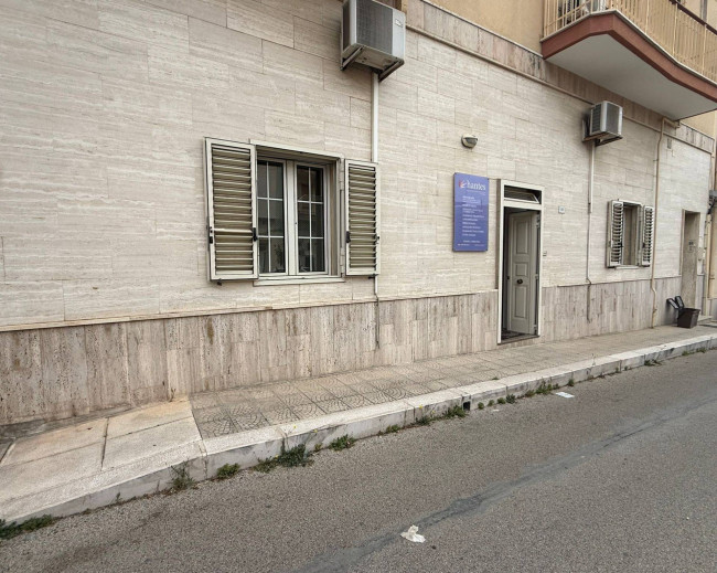Locale commerciale in Affitto a Massafra