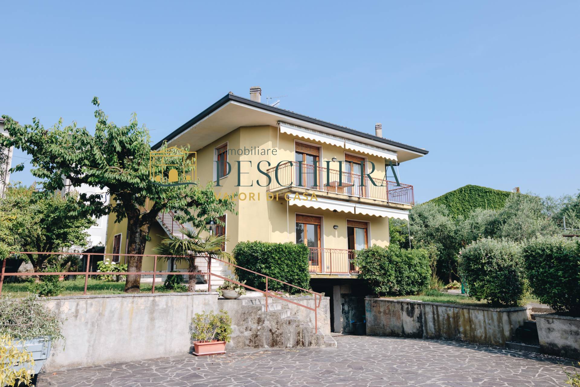 Villa bifamiliare in vendita a Bardolino