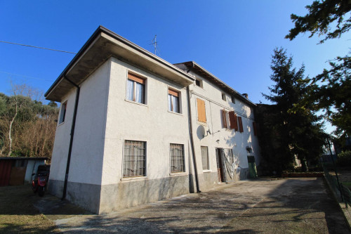 Villa bifamiliare in Vendita a Valeggio sul Mincio