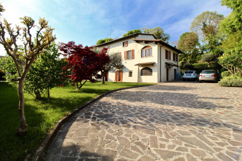 Casa indipendente con terreno in Vendita a Volta Mantovana