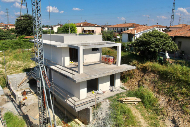 Villa for sale in Castelnuovo del Garda