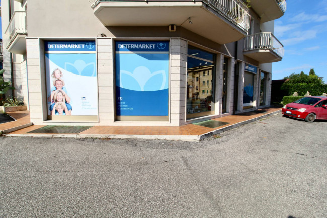 Attività commerciale in vendita a Peschiera Del Garda (VR)