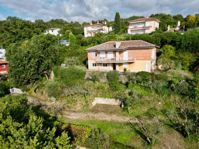 Casa indipendente in vendita a Bardolino (VR)