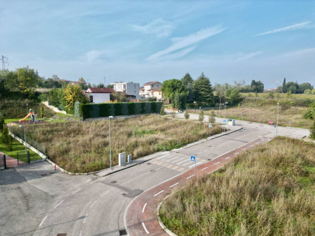 Terreno edificabile in vendita a Cavalcaselle, Castelnuovo Del Garda (VR)