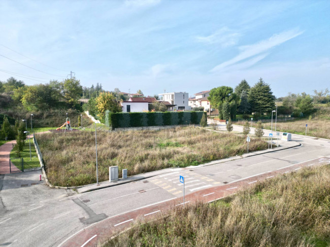 Terreno edificabile in vendita a Cavalcaselle, Castelnuovo Del Garda (VR)