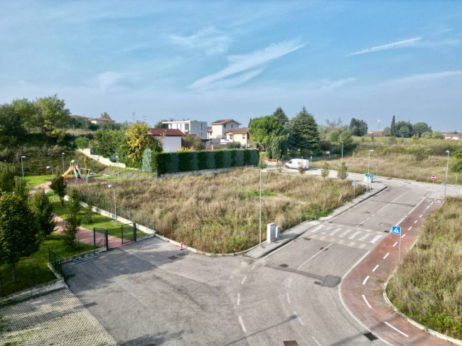 Terreno edificabile in vendita a Cavalcaselle, Castelnuovo Del Garda (VR)