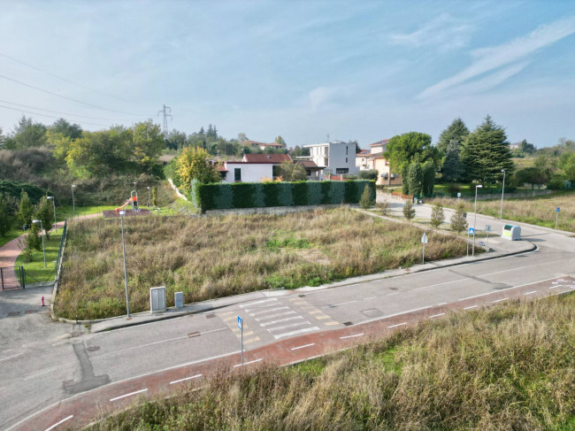 Terreno edificabile in vendita a Cavalcaselle, Castelnuovo Del Garda (VR)