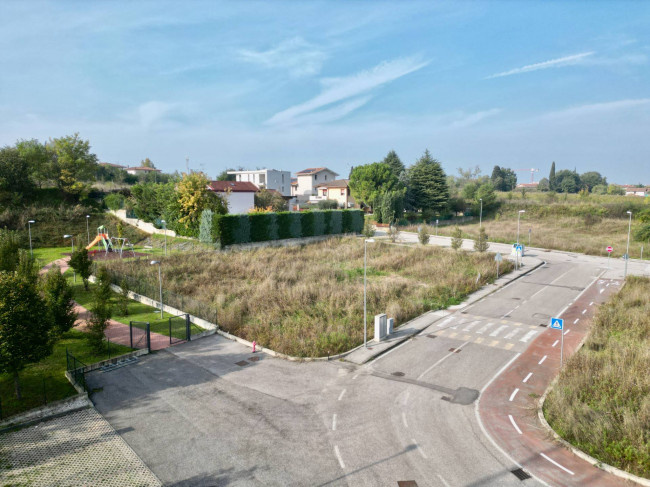 Terreno edificabile in vendita a Cavalcaselle, Castelnuovo Del Garda (VR)