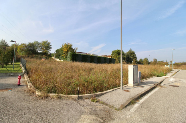 Terreno edificabile in vendita a Cavalcaselle, Castelnuovo Del Garda (VR)