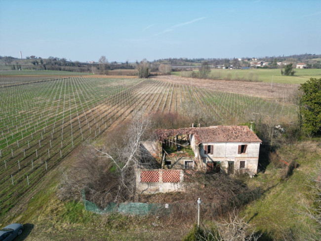 Rustico in vendita a Valeggio sul Mincio