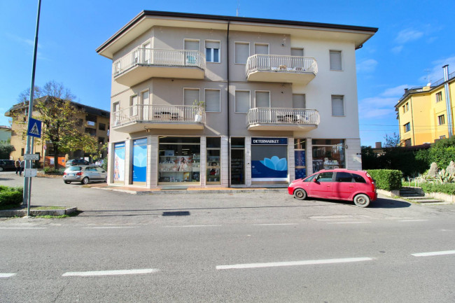 Attivita' commerciale in vendita a Peschiera del Garda