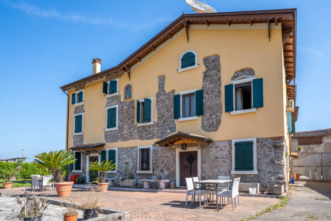  zu kauf in Valeggio sul Mincio